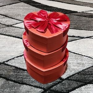 VINTAGE SET-OF-3 RED HEART SHAPED EXQUISITE PRESENT GIFT BOXES